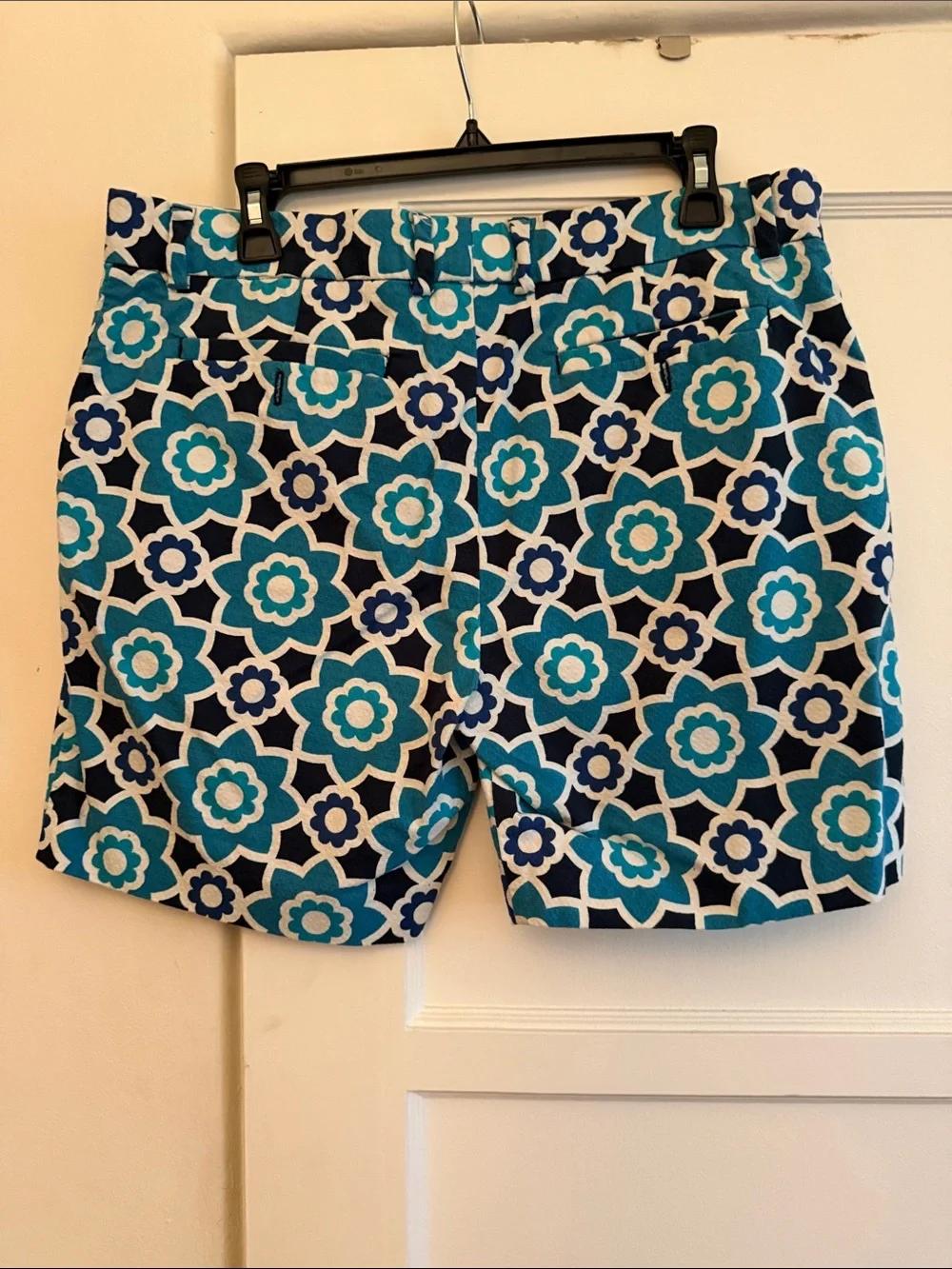 Men's Floral Pattern Flat Front Shorts in Blue
